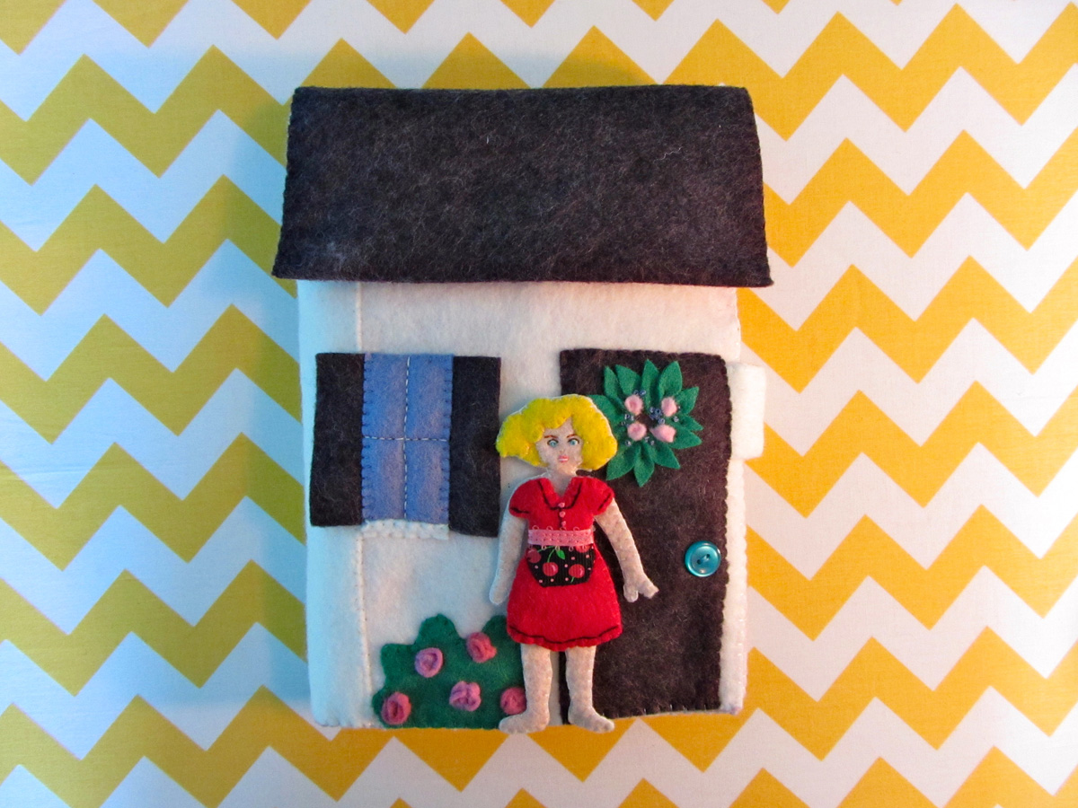 Dollhouse Quiet Book with felt doll. Handmade, Felt doll house for girls, 6  pages+ cover, 22 x 22 cm