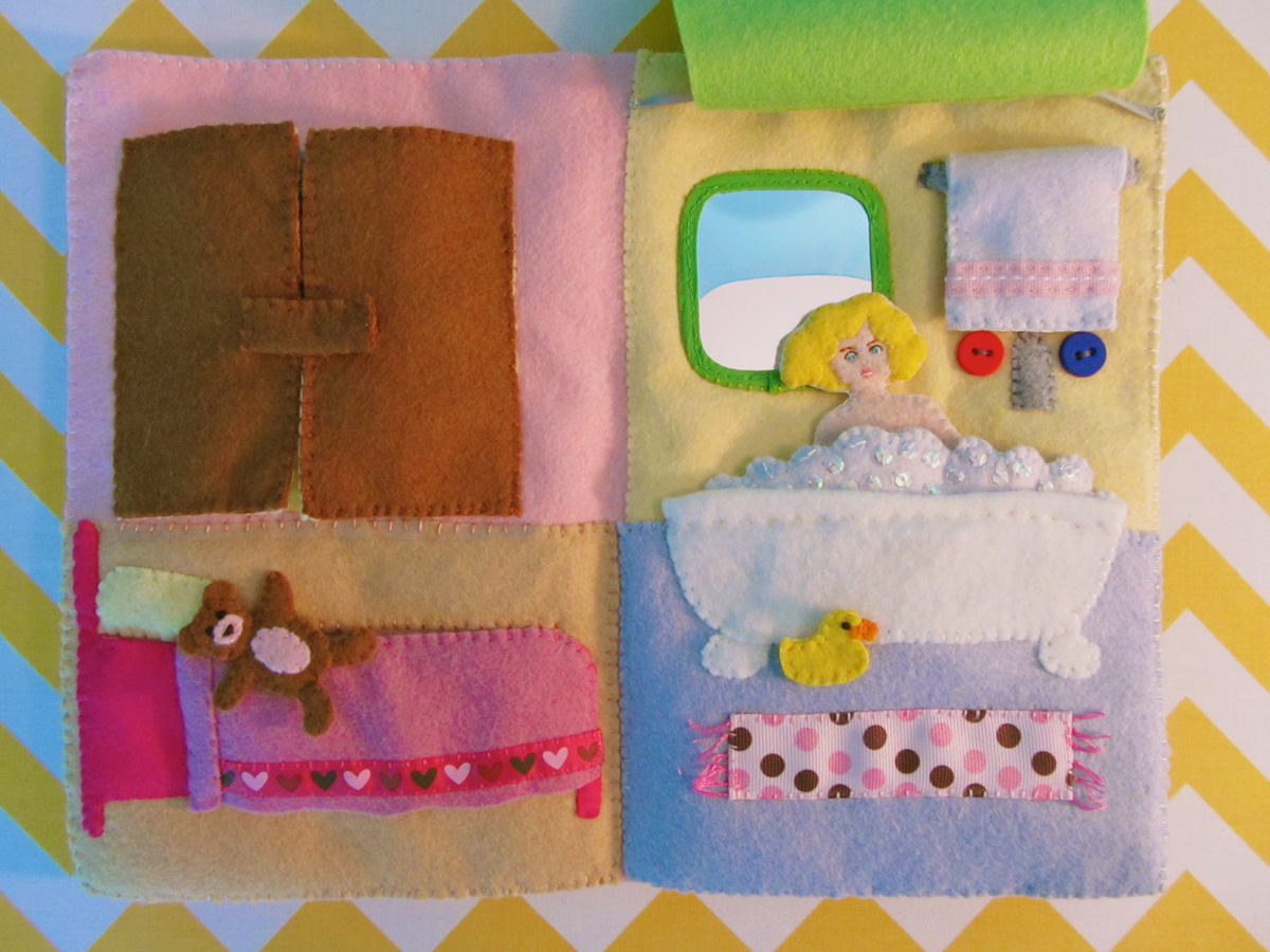 Dollhouse Quiet Book with felt doll. Handmade, Felt doll house for girls, 6  pages+ cover, 22 x 22 cm